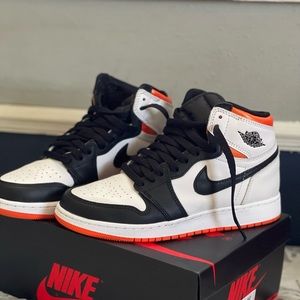 Air Jordan 1 Retro High OG Electro Orange (GS)
